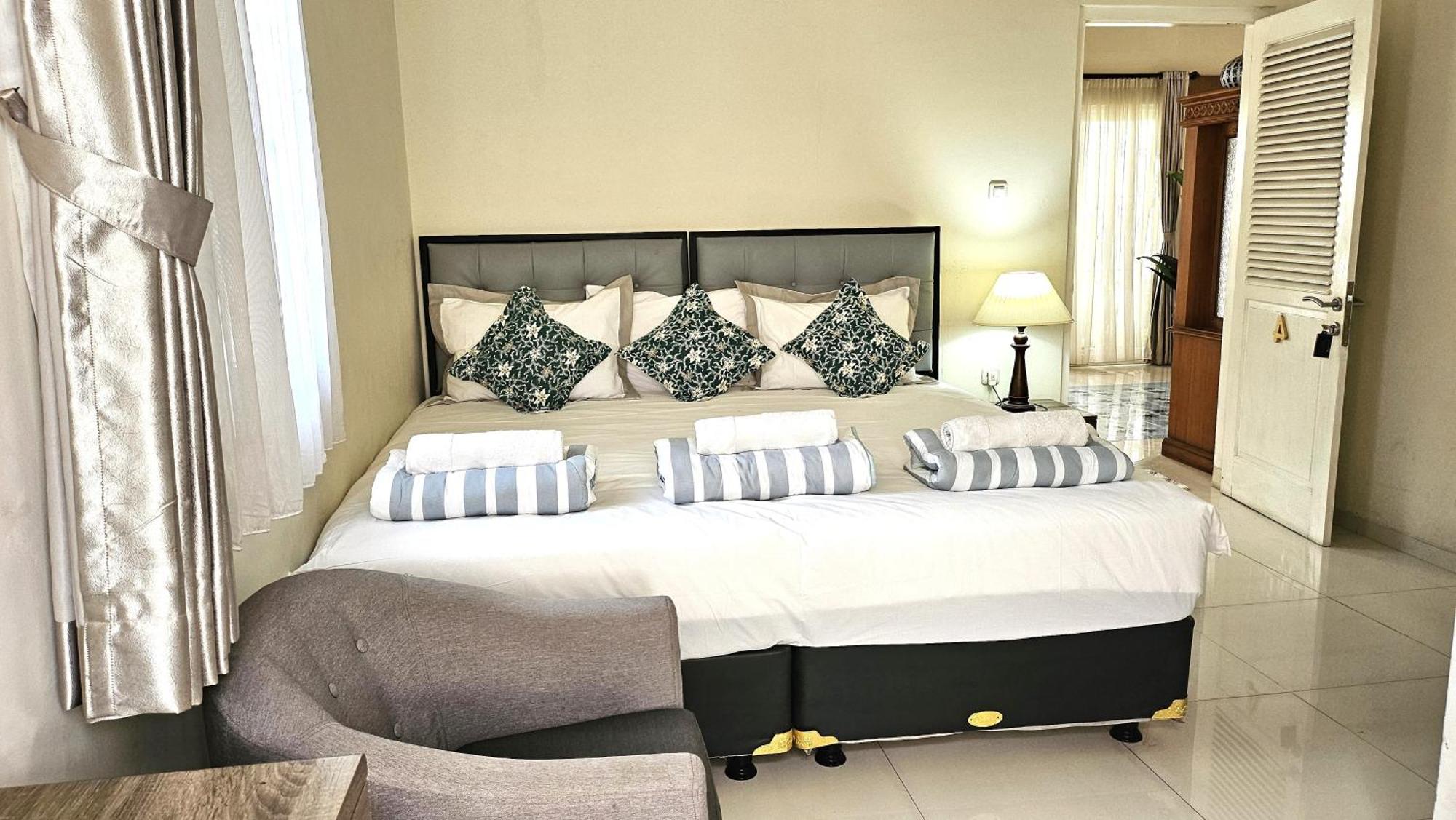Surokarsan 9 House Yogyakarta Otel Dış mekan fotoğraf