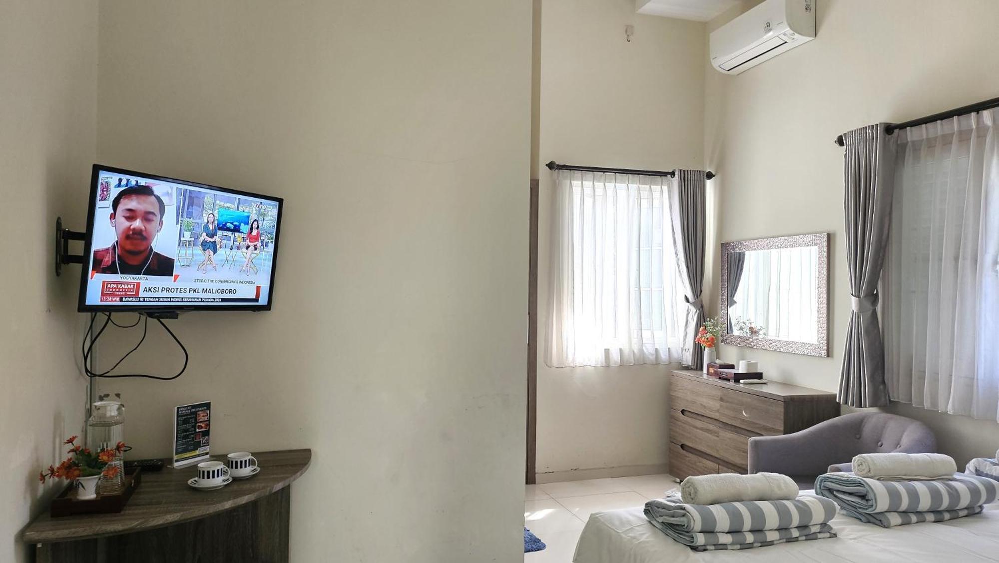 Surokarsan 9 House Yogyakarta Otel Oda fotoğraf