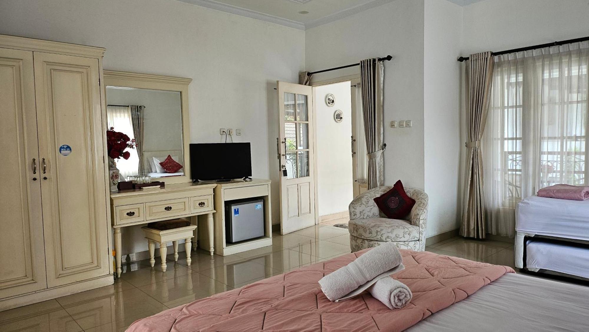 Surokarsan 9 House Yogyakarta Otel Oda fotoğraf