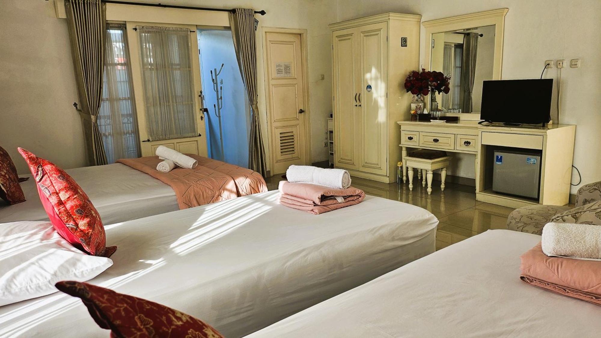 Surokarsan 9 House Yogyakarta Otel Dış mekan fotoğraf