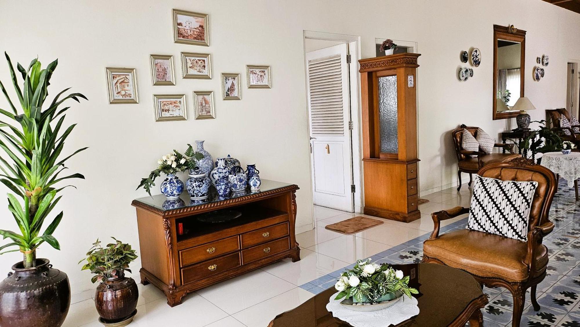 Surokarsan 9 House Yogyakarta Otel Dış mekan fotoğraf