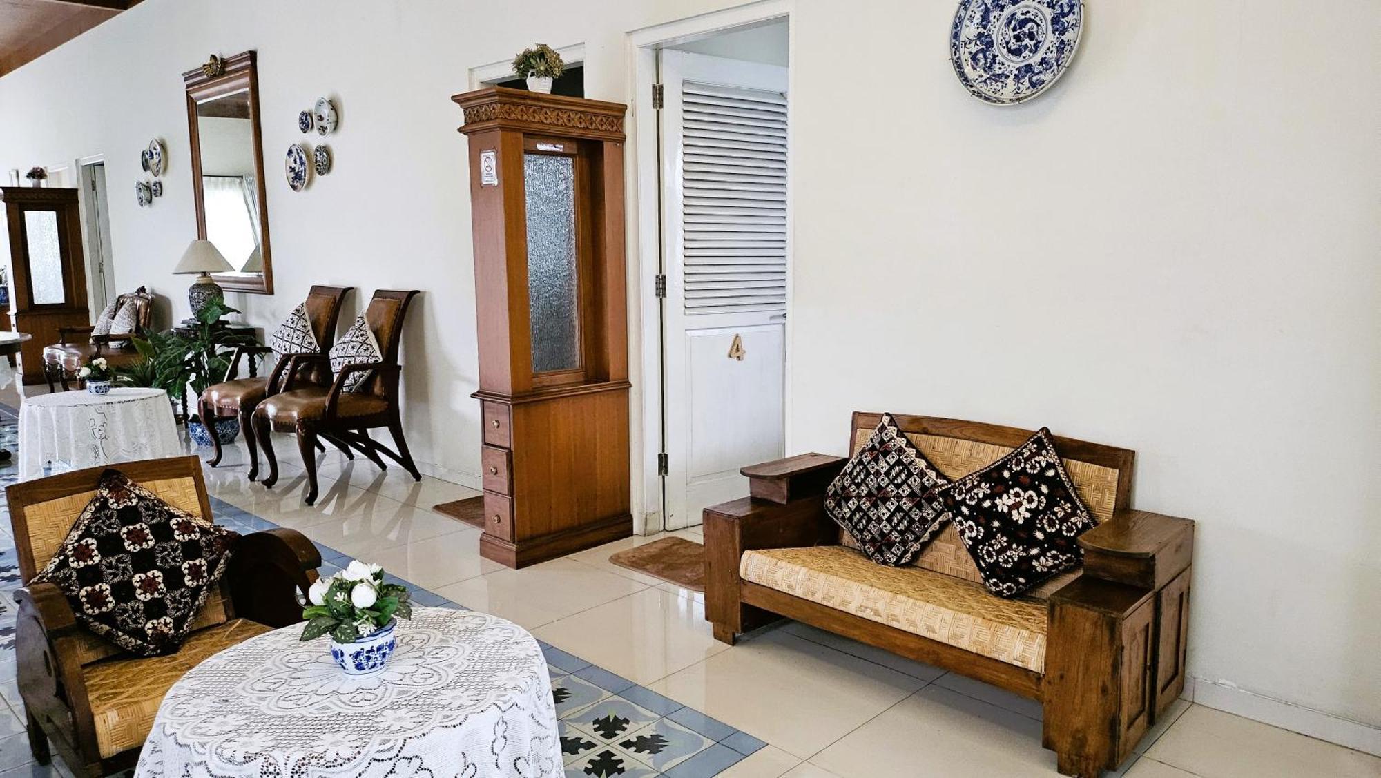 Surokarsan 9 House Yogyakarta Otel Dış mekan fotoğraf